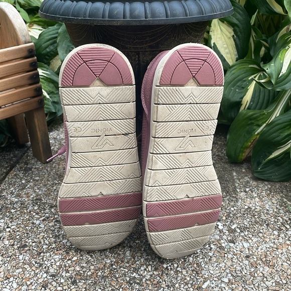 VIONIC Pink Sneakers - Picture 3 of 4